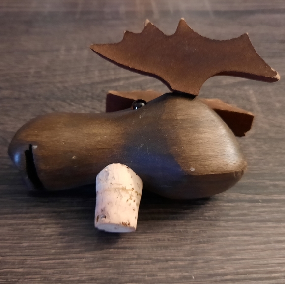 Hand Crafted Wood Moose Wine Bottle Stopper - Picture 5 of 6